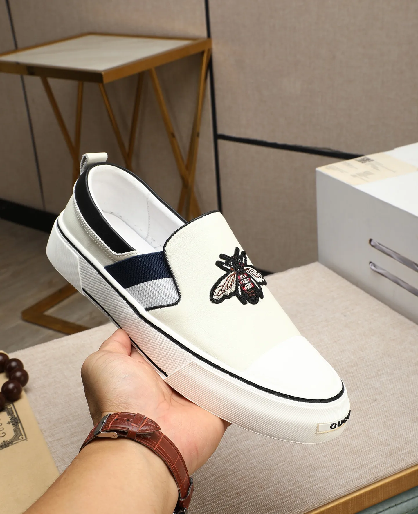 Men's shoes 💰460 GUCCI🔍🔍The latest models are on sale at the same time at the counter. Original calfskin imported from Italy, genuine leather lining, (high-end, extravagant, and classy) with exquisite workmanship. Soles: Original soles specially provided by the original factory. ⚠Exclusive double-layer movable molded soles are super comfortable⚠. Photos of the real thing🎬The real thing is even better🔍🔍"High quality·Follow the order" Code number 38-44